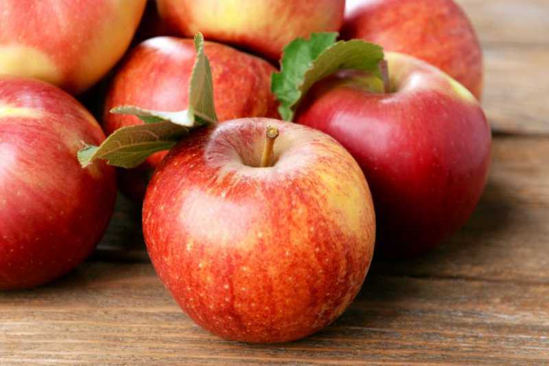 Một quả táo chứa bao nhiêu calo? Ăn táo có tác dụng gì?