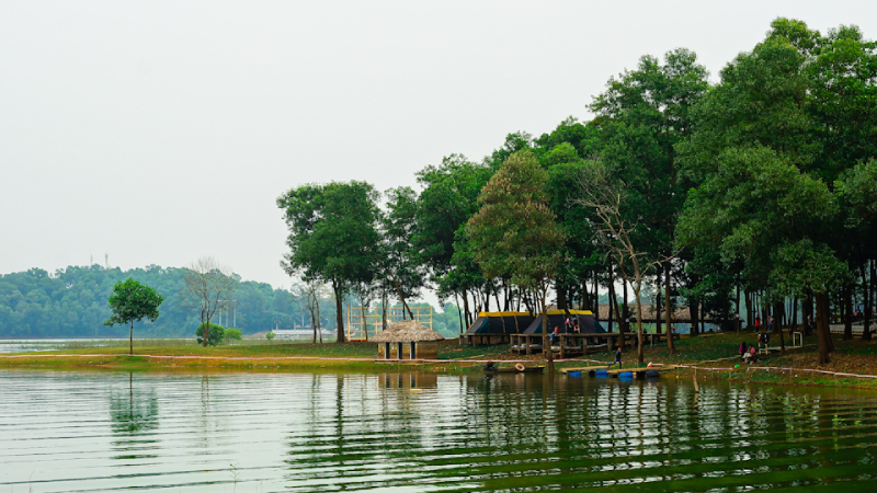Hồ Đồng Mô nước xanh mát